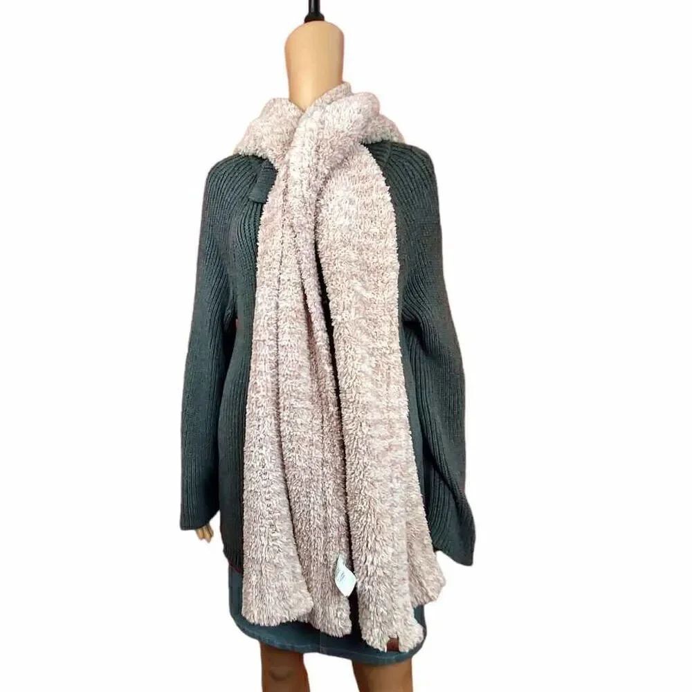 Aspen pink fluffy scarf